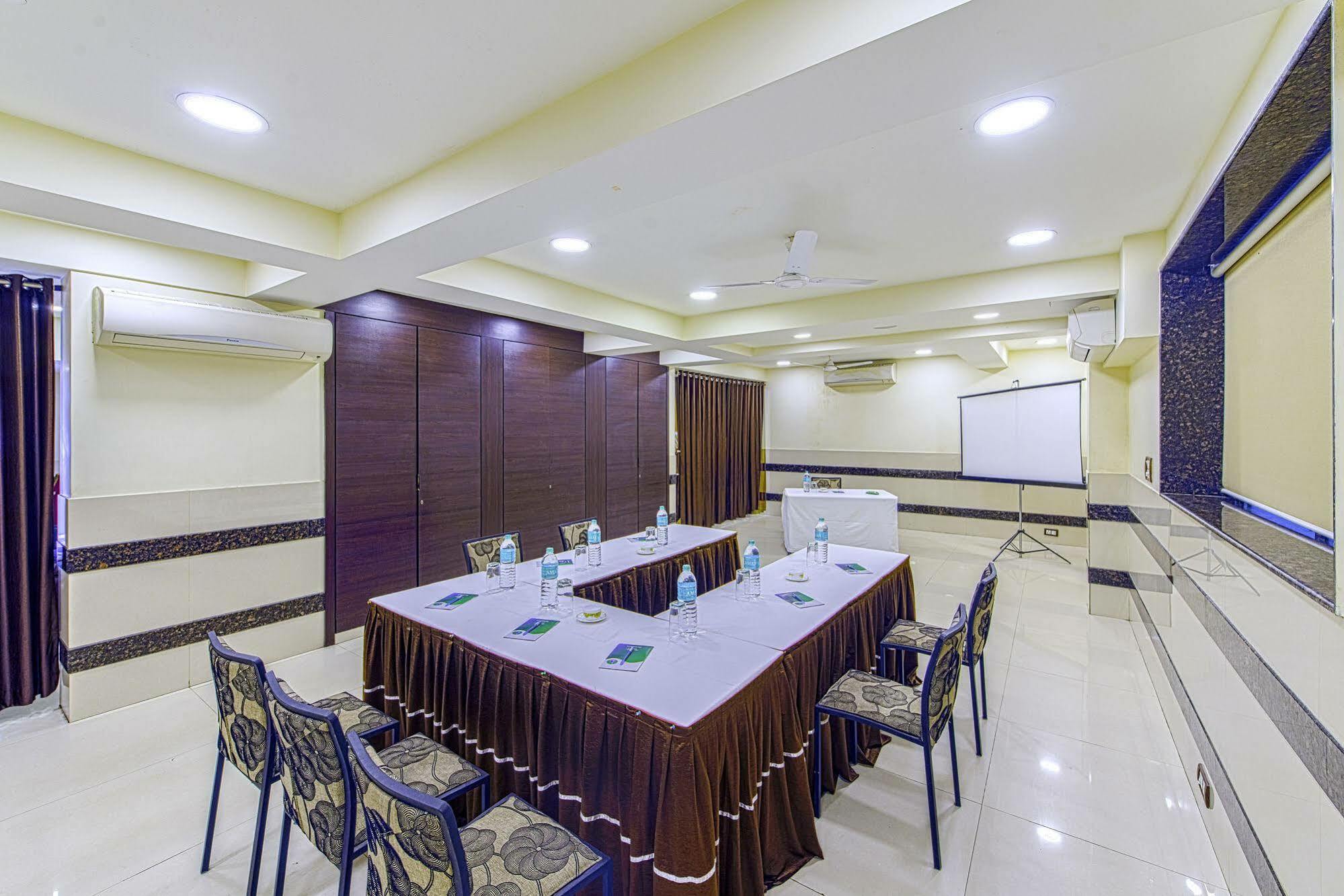Oyo 16703 Hotel The Platinum Kolkata Eksteriør bilde
