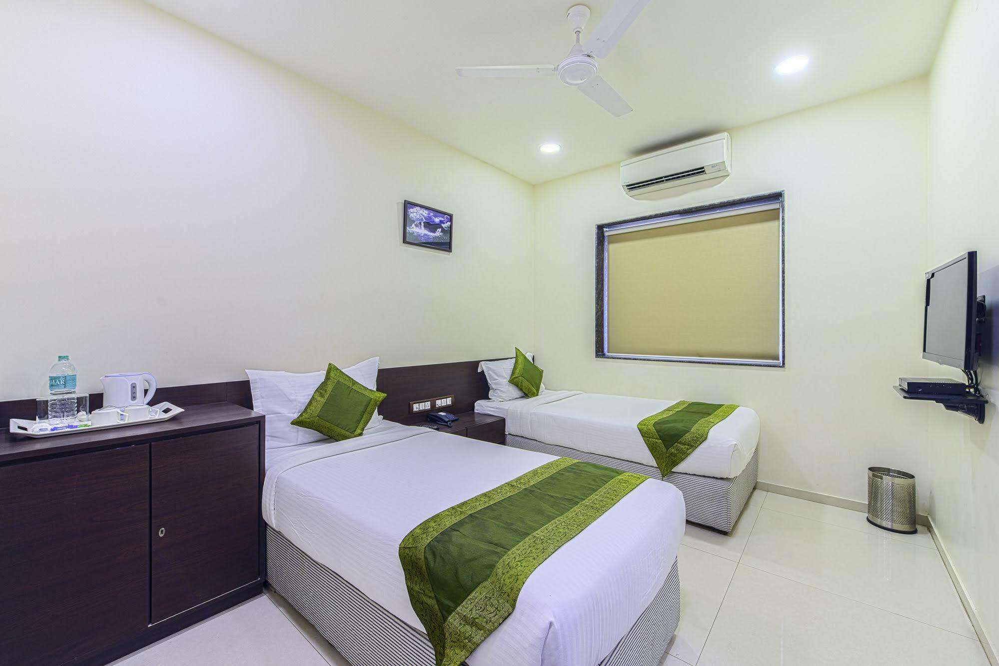 Oyo 16703 Hotel The Platinum Kolkata Eksteriør bilde