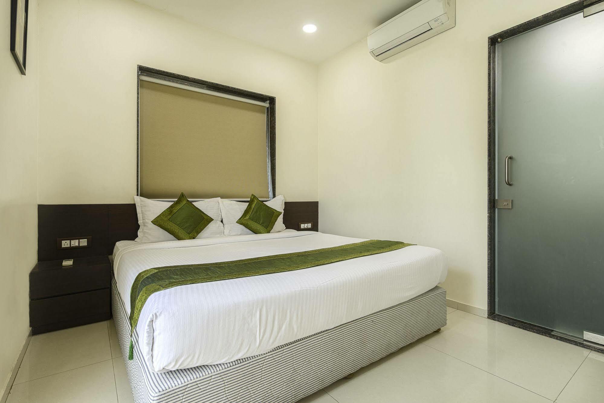 Oyo 16703 Hotel The Platinum Kolkata Eksteriør bilde
