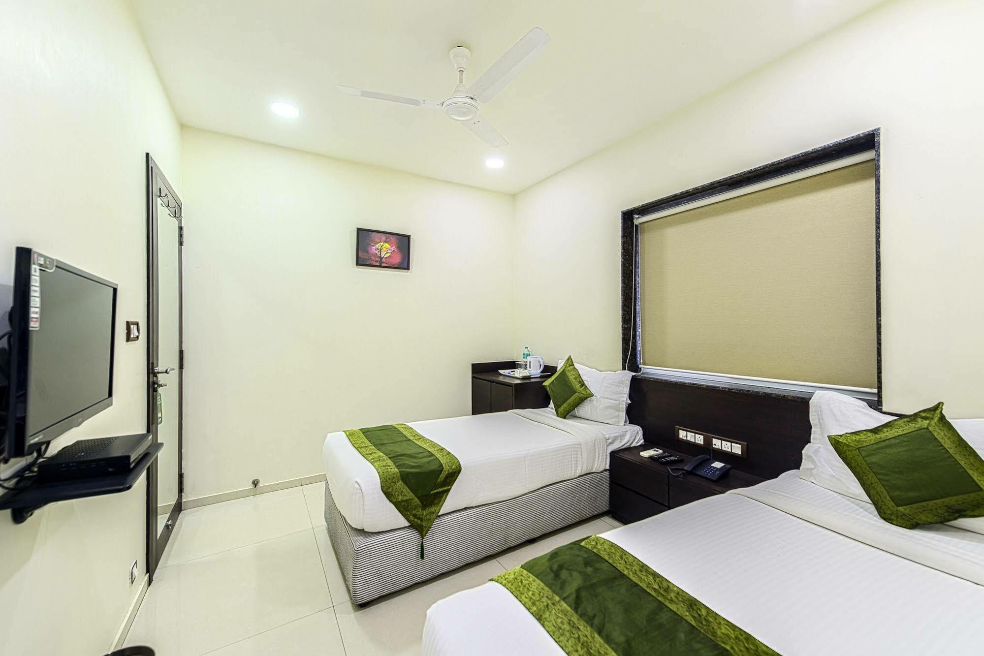 Oyo 16703 Hotel The Platinum Kolkata Eksteriør bilde
