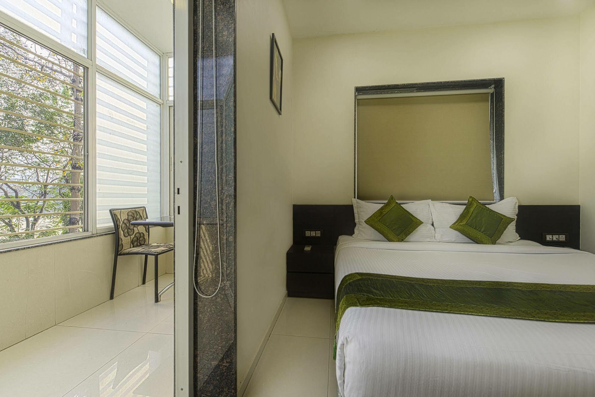 Oyo 16703 Hotel The Platinum Kolkata Eksteriør bilde